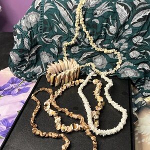 Elegant Shell Necklace Set
